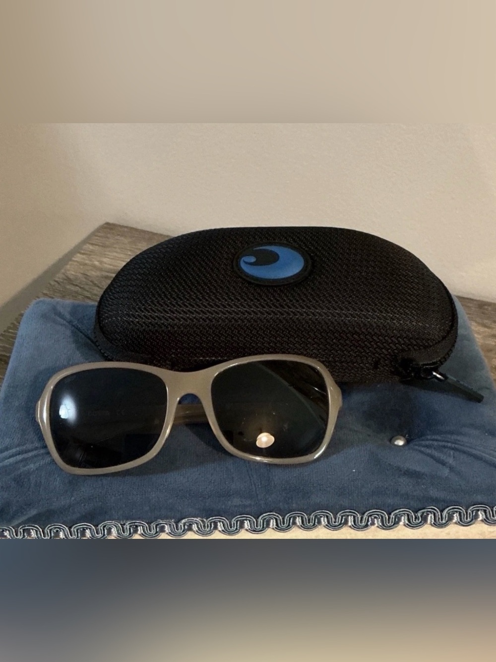 Costa Kare KAR 117 Polarized UV Sunglasses Taupe Frames Daek Lenses Plus Case